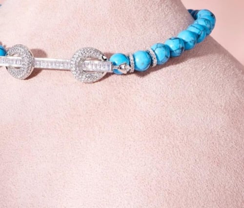 شوكر انيق من الاحجار والزركون الفاخر (لون المعدن ذ...