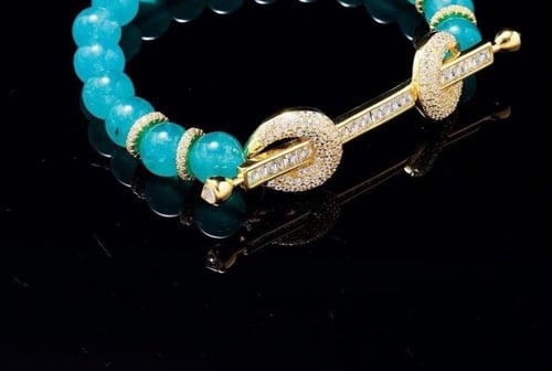 شوكر انيق من الاحجار والزركون الفاخر (لون المعدن ذ...