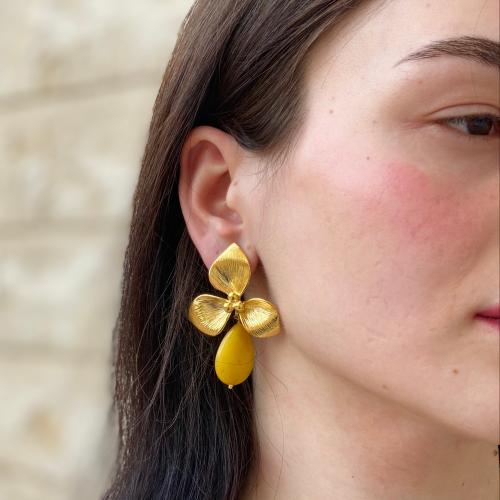 اقراط اذن مع احجار طبيعية