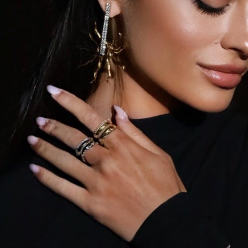 خاتم مطلي بتصميم مميز ومزين بالزركون