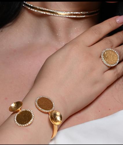 اسوارة مطلية بالذهب مع كريستال