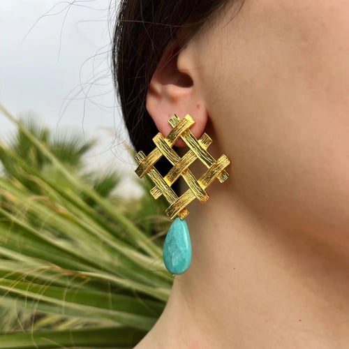 اقراط اذن مطلية مع حجر فيروزي