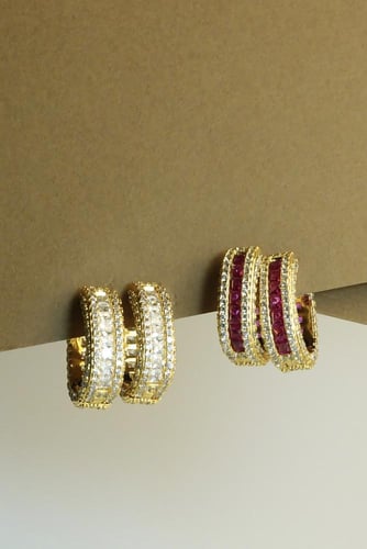 أقراط ذهبية صغيرة مطلية بالذهب، مرصعة بزركون فاخر...