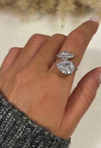 خاتم stainless-steal بجوده عاليه ومزين بالزركون