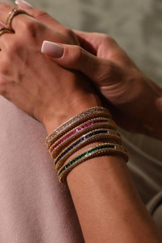 خواتم مطلية بالذهب مرصعة بزركون فاخر، تعكس أناقة خ...