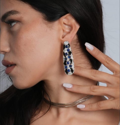 عقد شوكر مطلي بتصميم مميز