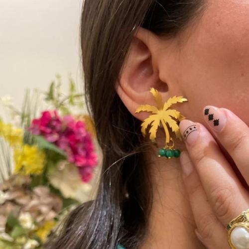 اقراط اذن ذهبية مطلية بتصميم خاص لليوم الوطني