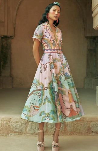 فستان راقي لألوان زاهيه