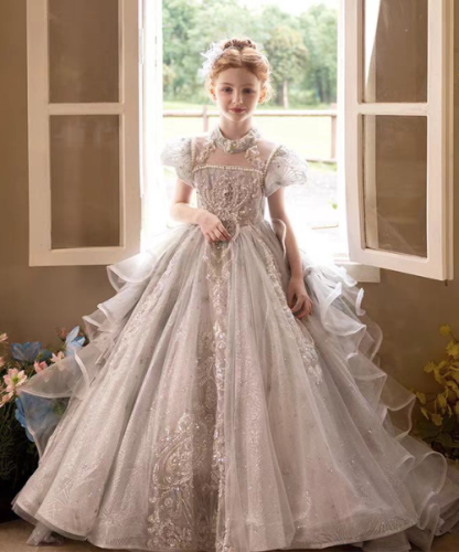 فستان بناتي رمادي بتطريز فاخر وذيل للمناسبات