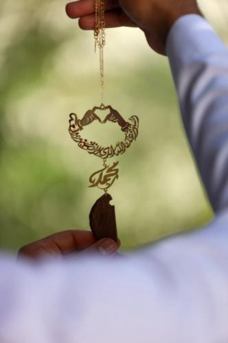 تعليقة سيارة على شكل فراشه بالاسم