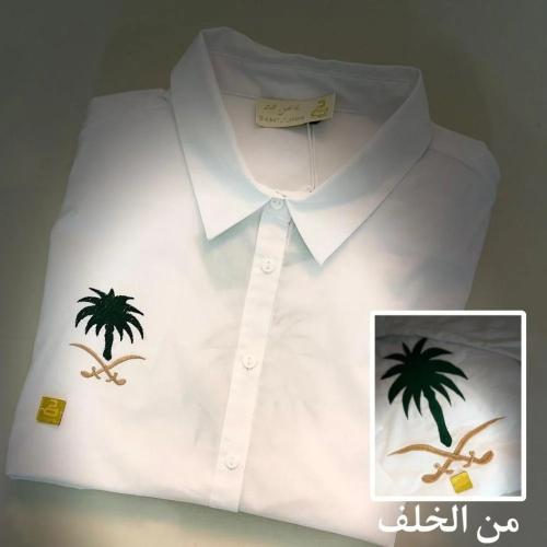 قميص بتطريز سيفين ونخلة