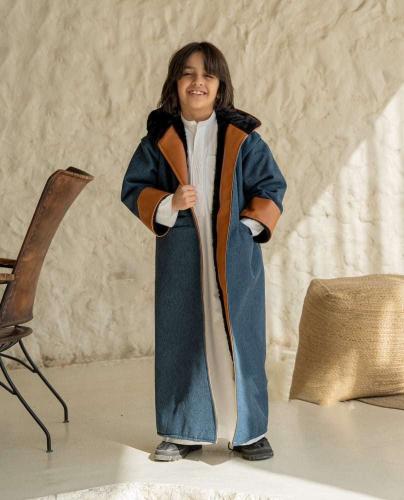 فروة شتوي بناتي ولادي باللون كحلي مع اطراف جلد جمل...