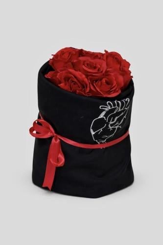 هودي مع باقة ورد من لمسة وقت