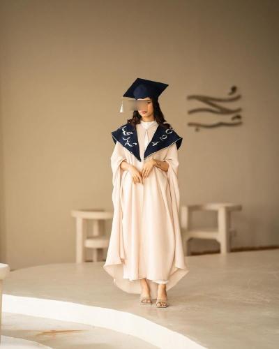 عباية تخرج 2025 لون زيتي تفصيل حسب الطلب