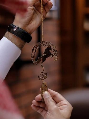 تعليقة سيارة على شكل فراشه بالاسم