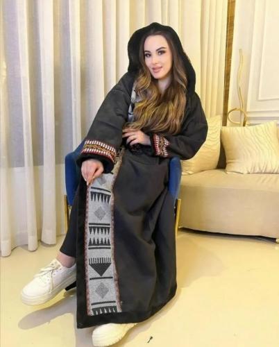 فروه نسائي أنيقة مع السدو