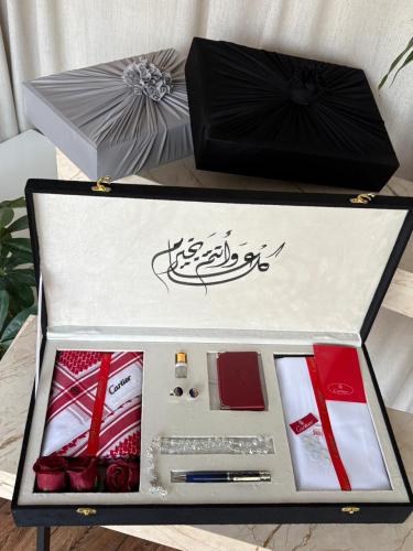 بكس رجالي فاخر مستوحى من لمسات Cartier