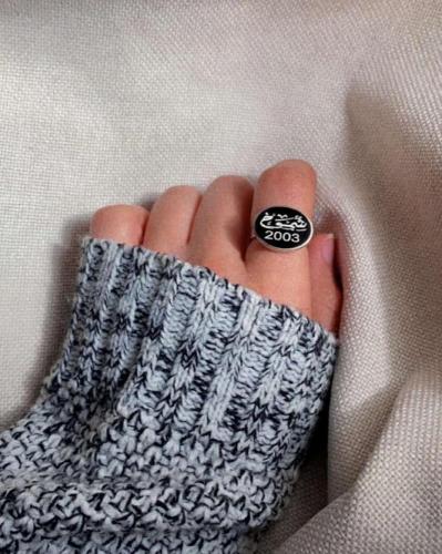 خاتم ملكي - بالاسم مرصع باثنين فصوص من الزركون الب...