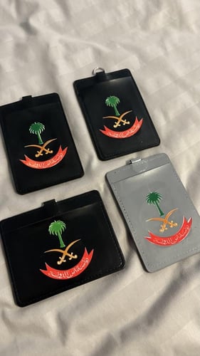 حامل بطاقة بشعار رئاسة أمن الدولة (2)
