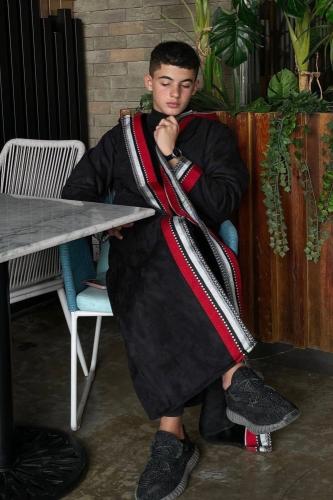 Black fur embroidered with red Sadu