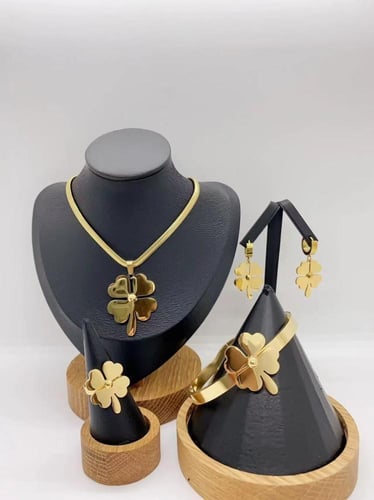 أضيفي لمسة من الأناقة إلى إطلالتك مع هذه السوارة ا...