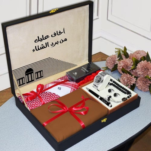 هدية شتويه قماش مع شماغ وطقم ساعة في بوكس انيق