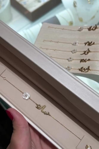 سواره نسائيه بالاسم مع ورده