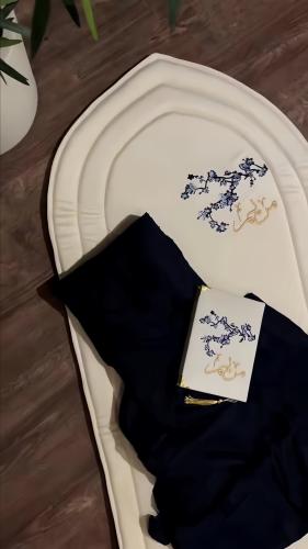 طقم سجادة صلاة كرز كحلي