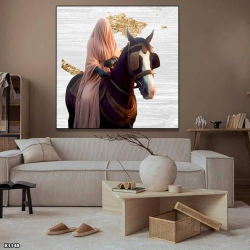 لوحة كانفس حصان بني بخلفية بيضاء ولمسات ذهبية