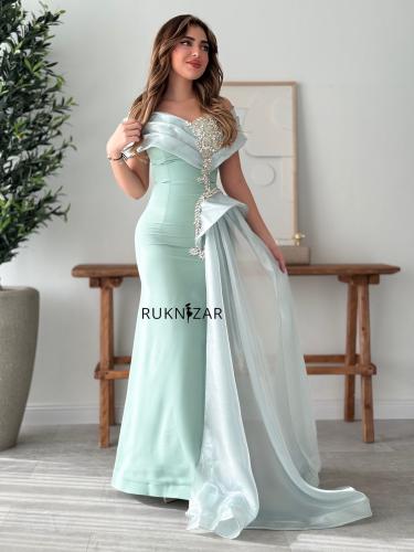 فستان باربي بستايل ملكي باللون التفاحي