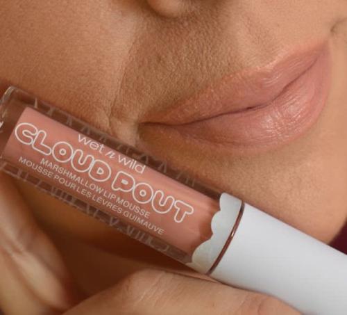 ويت اند كلاود للشفاه