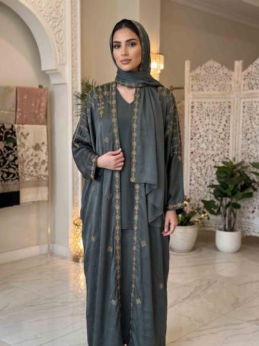 عباية اخضر بالتطريز الذهبي