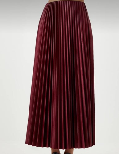 تنورة سادة بكسرات عالية متناسقة