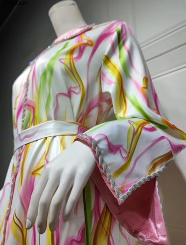 جلابية مخوار نسائية أنيقة بتصميم ملون مع تطريز فاخ...