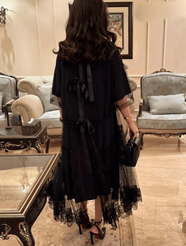 فستان اسود طويل بشرائط دانتيل