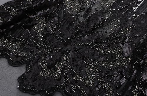 بلوزة مطرزة شك