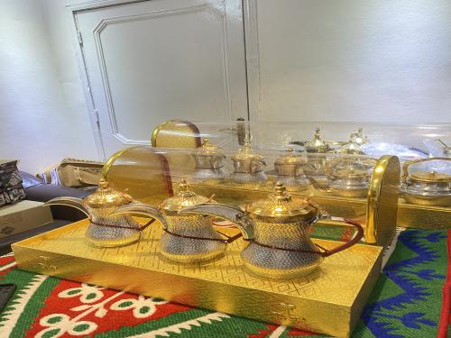 دلال مع بوكس للإهداء المنيوم