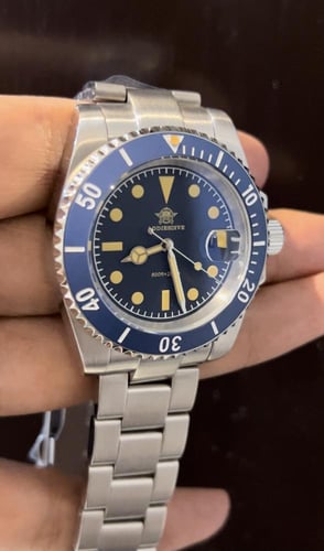 ساعة رولكس من ADDIESDIVE