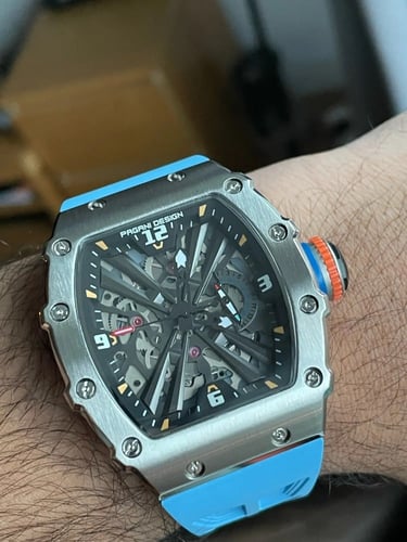 ساعة ريتشارد ميل اللون سماوي من PAGANI DESIGN