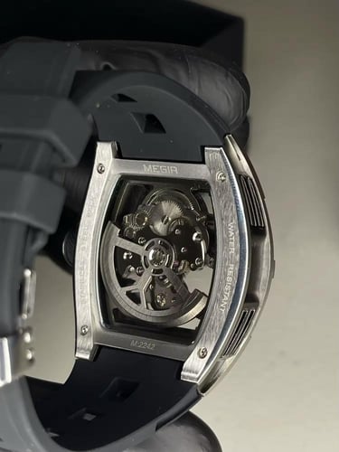 ساعة طراز ريتشارد ميل لون أسود فضي