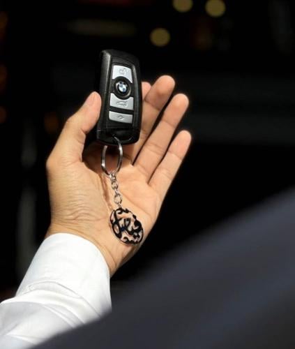 ميدالية سيارات فضة بالاسم