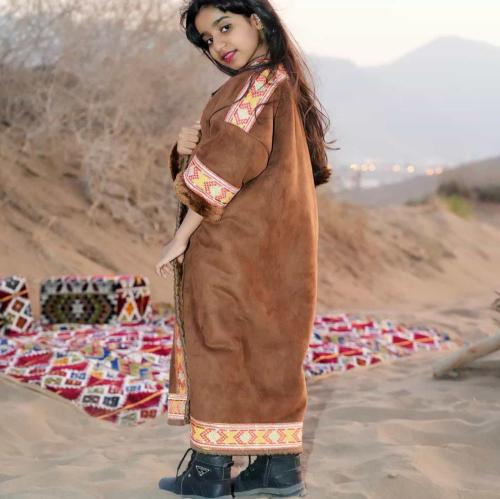 فروة بناني بتصميم عصري لون بني