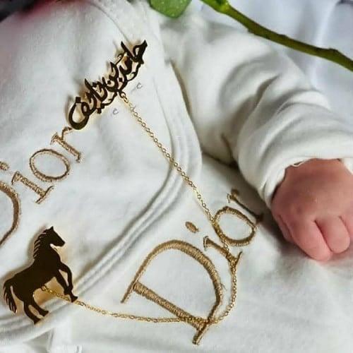 بروش أطفال بالاسم مع رسمة الخيل