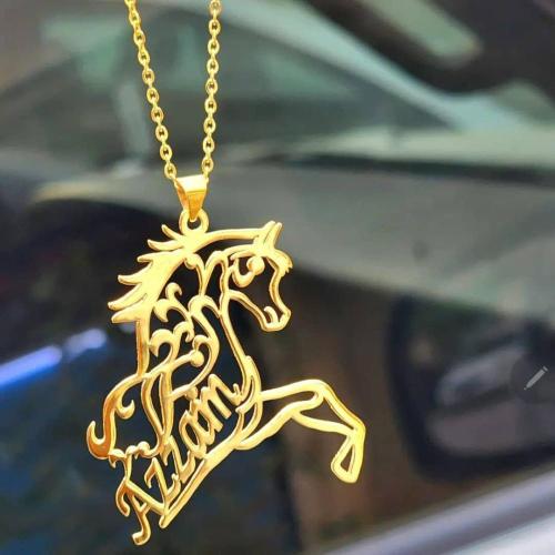 تعليقة الخيل بللون الذهبي ونقسم الراقي