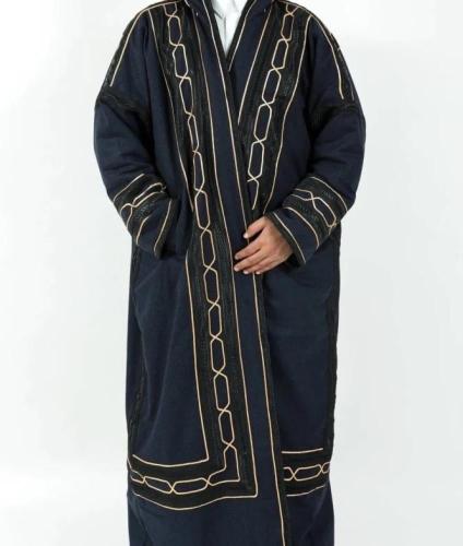 فروة رجالية لون كحلي بتطريز ذهبي