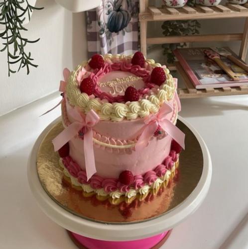 كيك 6 انش طبقتين