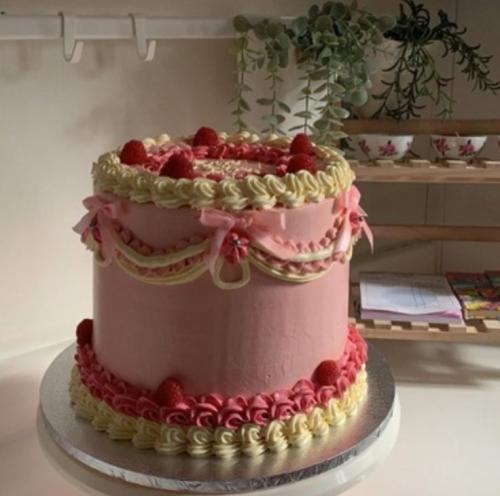 كيك 8 انش ثلاث طبقات