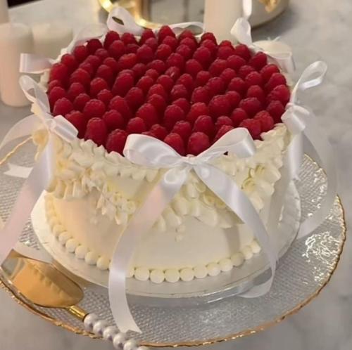 كيك 8 انش طبقتين