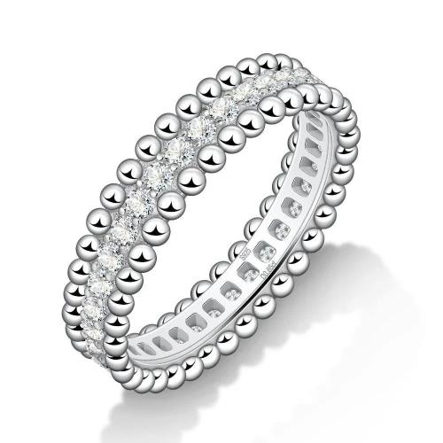 The luxurious diamond promise ring