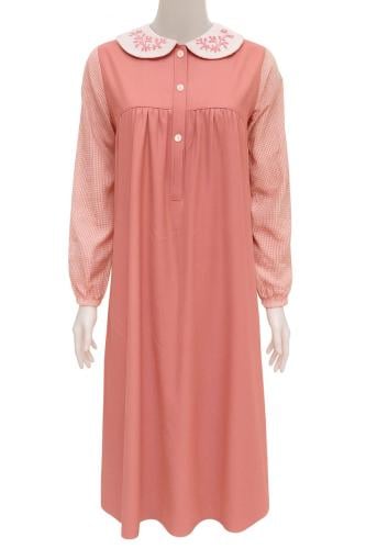 Kuwaiti girls' apron, pink and peach, with embroid...